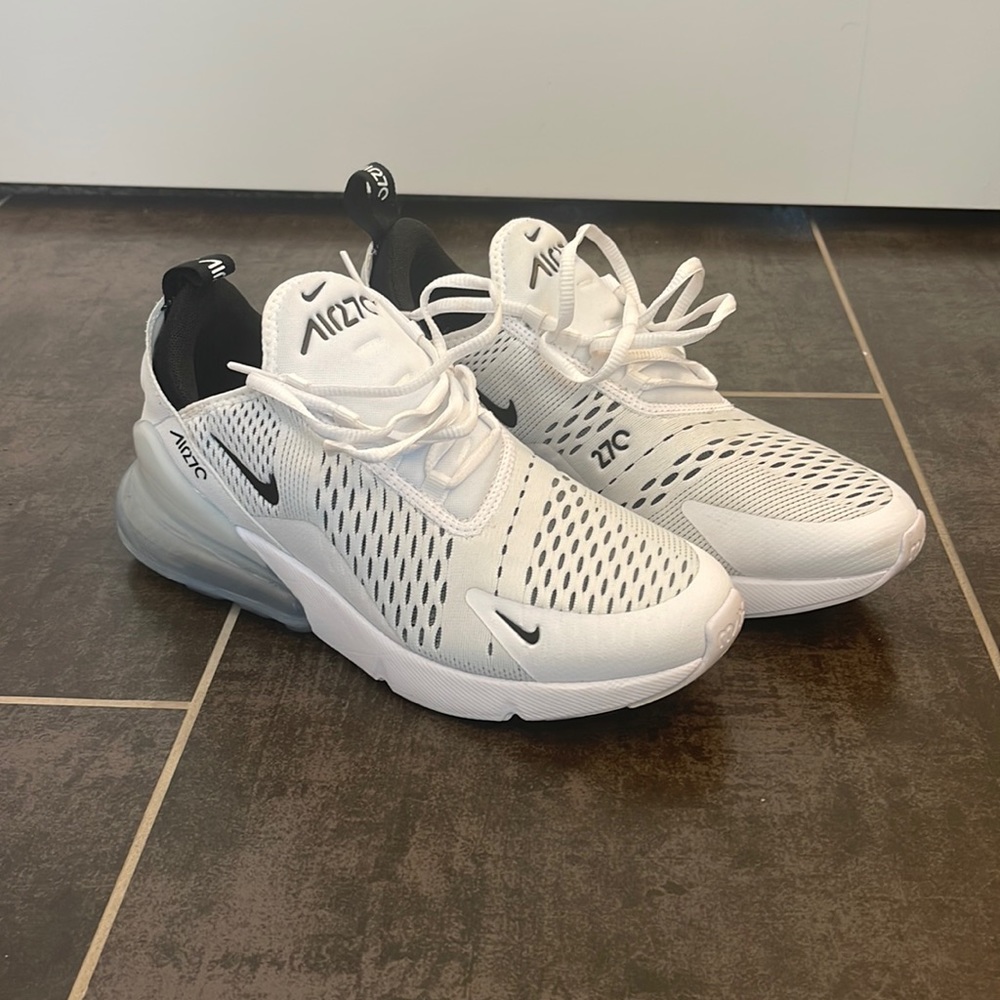 Women’s Nike Air Max 270 Size 9 Like New